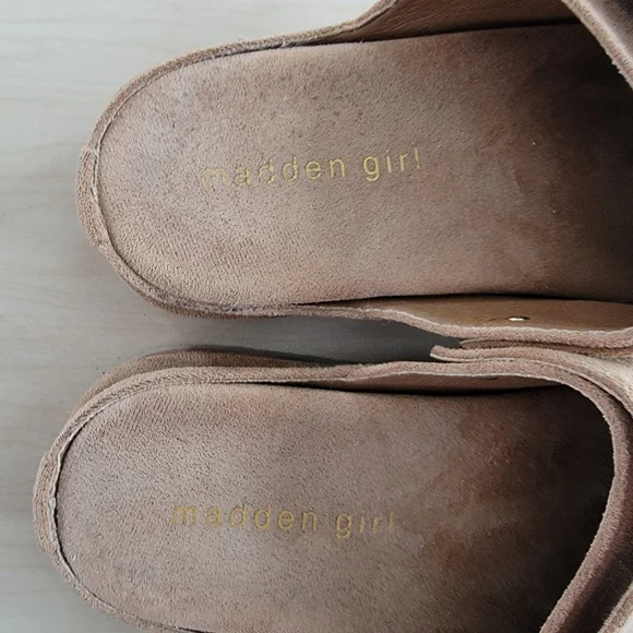 Madden Girl Grahamm Platform Tan Suede Slip-On Mules Clogs w/ Gold Buckle Size 8 - Picture 8 of 8